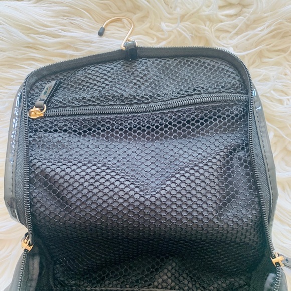 VICTORIA SECRET BLACK TRAVEL MAKE UP  TOILETRIES BAG . 5” x 7” . SMALL . - Picture 7 of 10